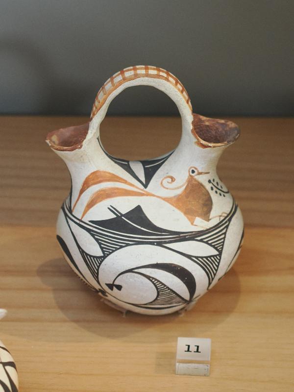 Flagstaff, Arizona (AZ): Museum of Northern Arizona: Du weh hanu iske tsatsi (two become one) (wedding vase with biishbiina / bird design, mid 20th century)