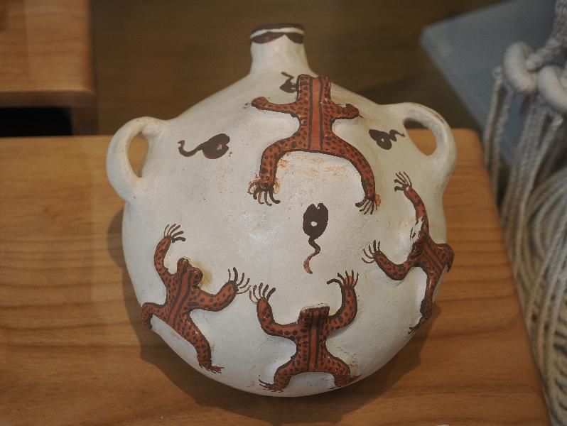 Flagstaff, Arizona (AZ): Museum of Northern Arizona: Mehe'do (canteen) (early 20th century)