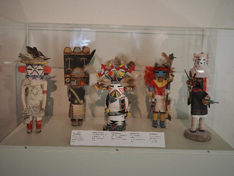 Flagstaff, Arizona (AZ): Museum of Northern Arizona: Nuvaktsina (snow katsina, early 20th century), Si'ohemiskatsina (Zuni Hemis katsina, early 20th century), Palhikwmana (moisture drinking girl, mid 20th century, Jimmy Kewanwytewa), Pawikkatsina (duck katsina, mid 20th century, Jimmy Kewanwytewa), Nuvaktsina (snow katsina girl, late 20th century, Orin Poley)