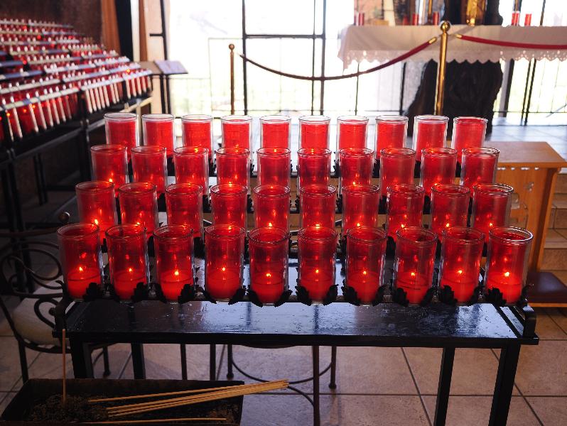 Sedona, Arizona (AZ): Chapel of the Holy Cross: candles