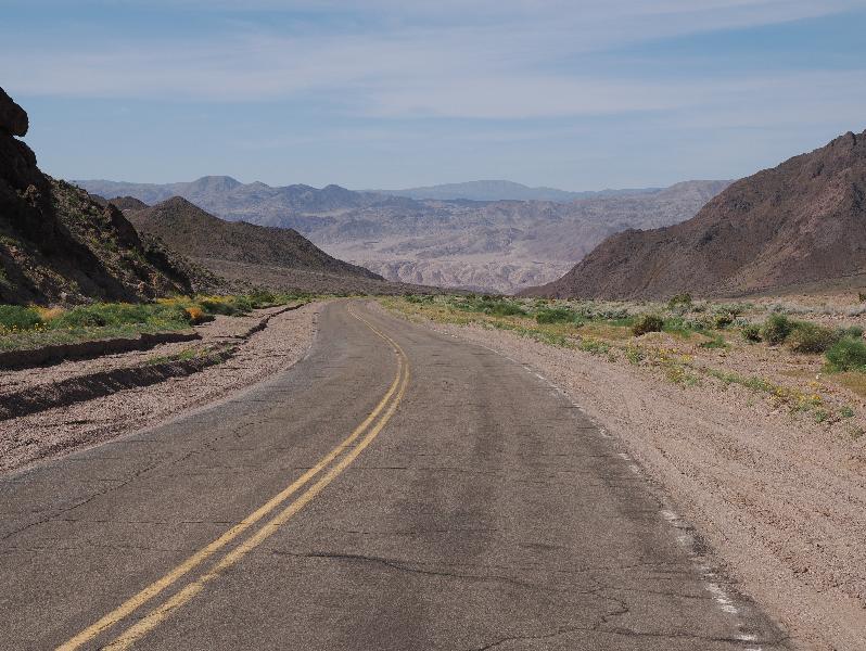Death Valley National Park, California (CA): Route 178 / Jubilee Pass Road: view down road