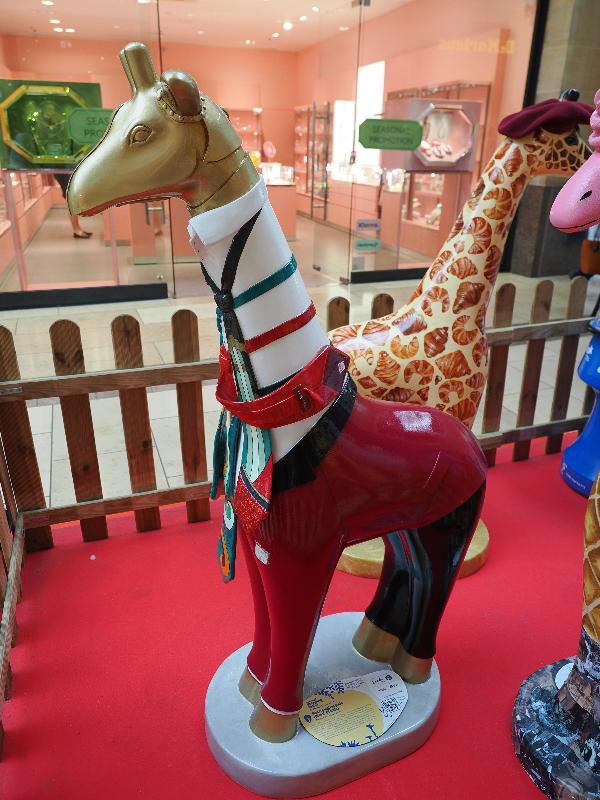 Cambridge, England: Grand Arcade: Metropogiraffolis (Stunt Double)