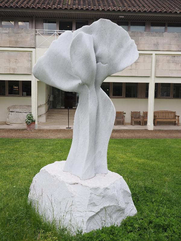 Cambridge, England: Clare College: Hommage (Helaine Blumenfeld) (on loan, unveiled 21 Oct 2022)