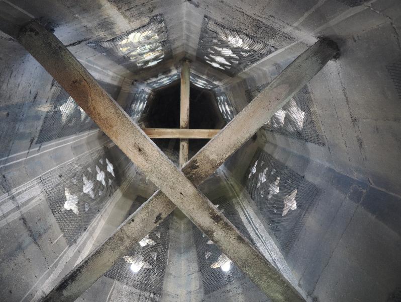 Cambridge, England: King's College: view up corner tower of chapel