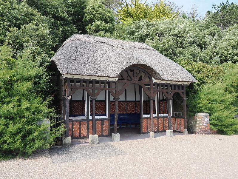 Eastbourne, England: Eastbourne Promenade: thatched shelter