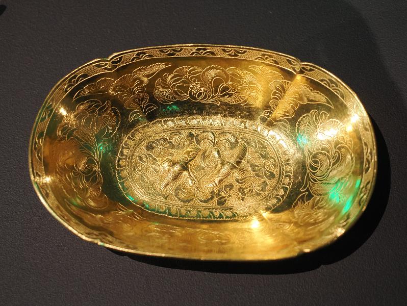 London, England: British Museum: gold bowl with a pair of geese (AD 830s, probably Yangzhou, Jiangsu province, China, from Belitung shipwreck)