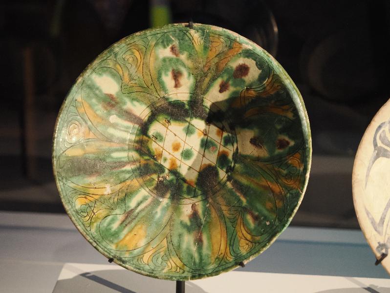 London, England: British Museum: bowl with drizzled splashes (AD900s, Nishapur, Iran)