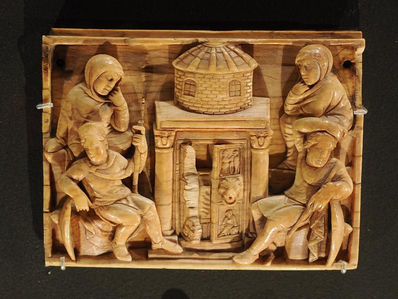 London, England: British Museum: ivory casket panel, Maries at the Sepulchre (about AD 420-430, Rome, Italy)
