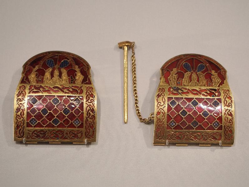 London, England: British Museum: shoulder-clasp with garnet cloisonne/ metalwork (late AD 500s - early 600s, Mound 1, Sutton Hoo, Suffolk, England)