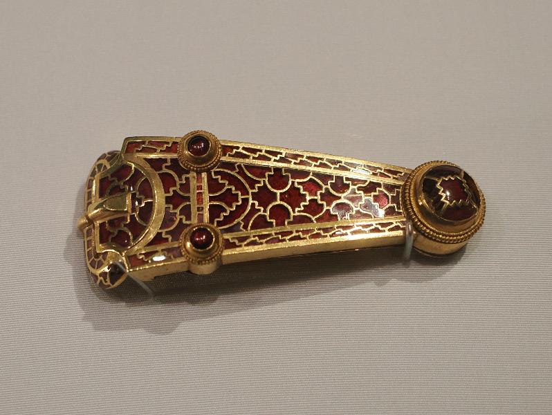 London, England: British Museum: clasp or buckle with garnet cloisonne/ metalwork (late AD 500s - early 600s, Mound 1, Sutton Hoo, Suffolk, England)