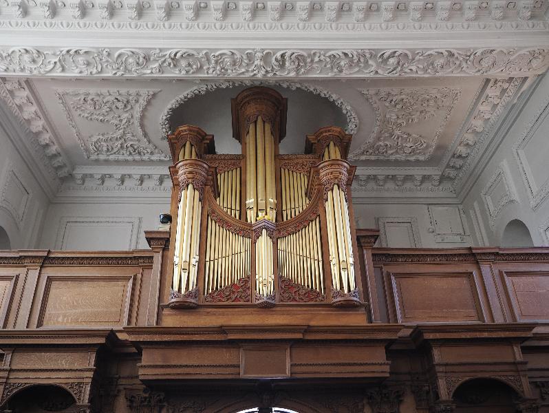 Cambridge, England: Emmanuel College: chapel organ