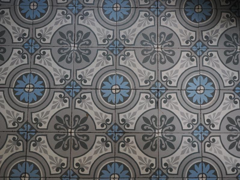Issy-les-Moulineaux, France: Rue Kleber: floor tiles