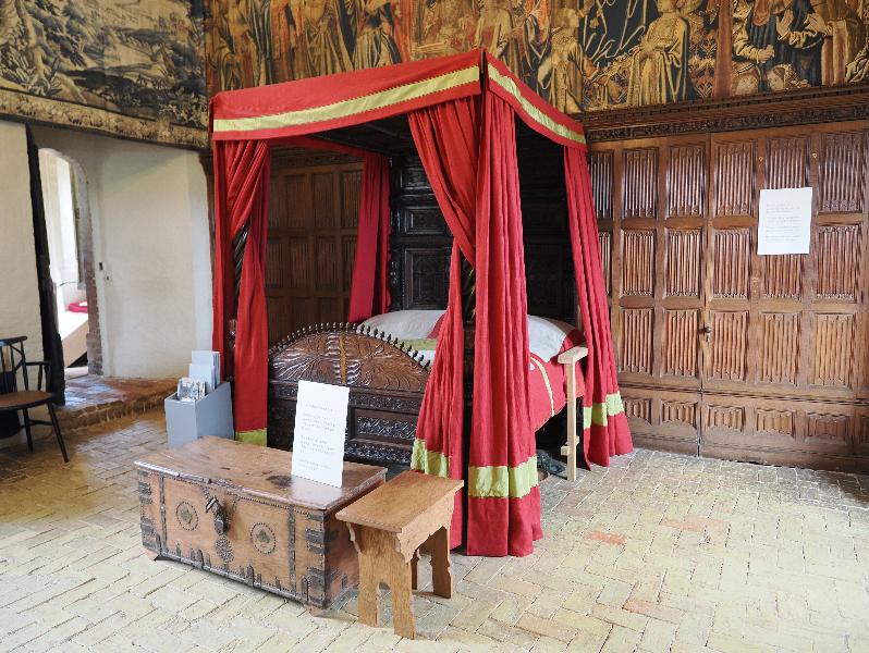 Oxburgh Estate, England: Oxburgh Hall, King's Room: bed (1800-1899, from earlier pieces)