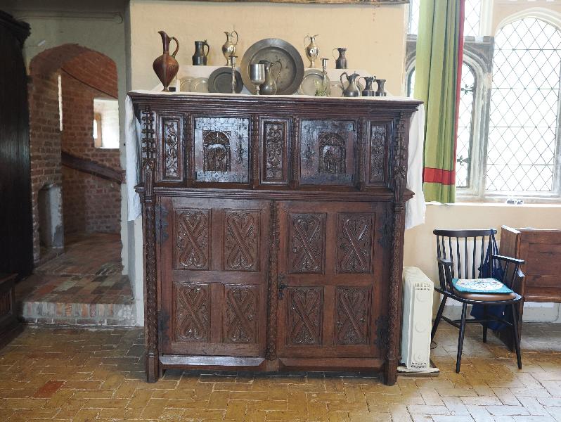 Oxburgh Estate, England: Oxburgh Hall, King's Room: cupboard