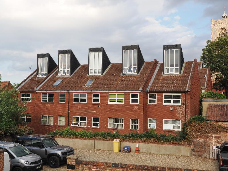 Norwich, England: Watlings Court: terraced housing with interesting windows (1977, Tony Cleary)