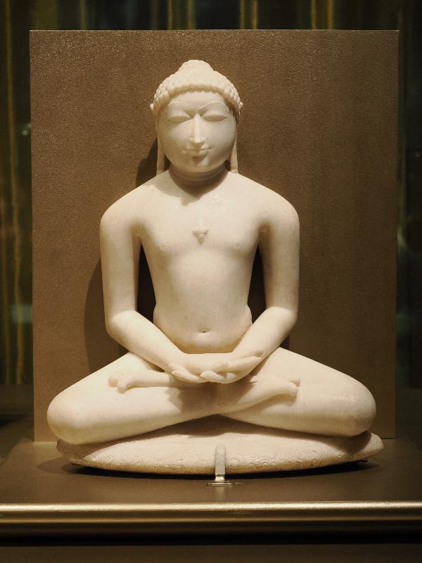 London, England: British Museum: Tirthinkara (AD 1150-1200, Gujarat, India)