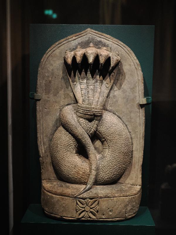 London, England: British Museum: rearing snakes (AD 1600-1700)
