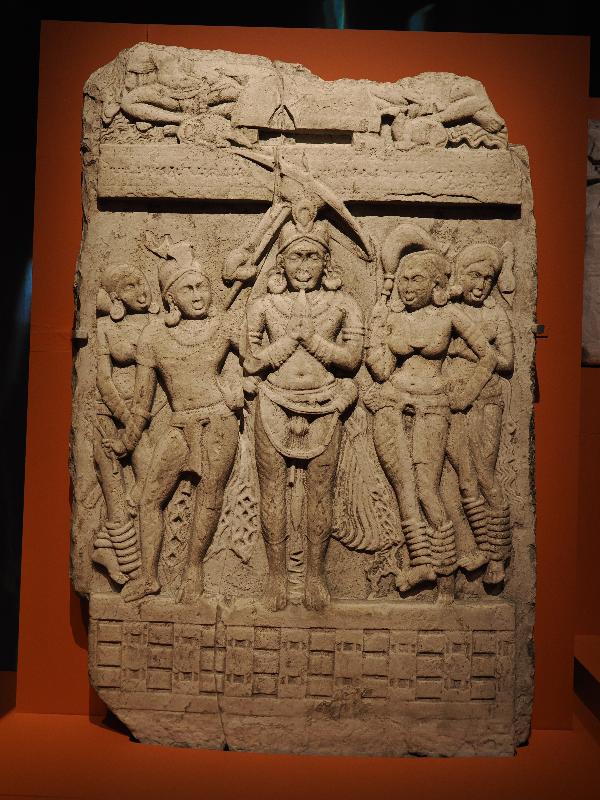 London, England: British Museum: a king and his attendants (AD 50-100, Amaravati stupa, Andhra Pradesh, India)
