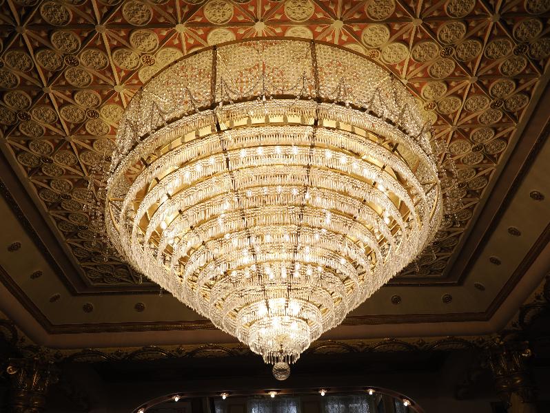 Stresa, Italy: Regina Palace Hotel: chandelier in reception area