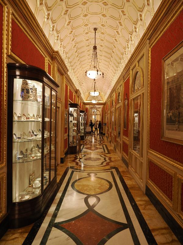 Stresa, Italy: Regina Palace Hotel: hallway