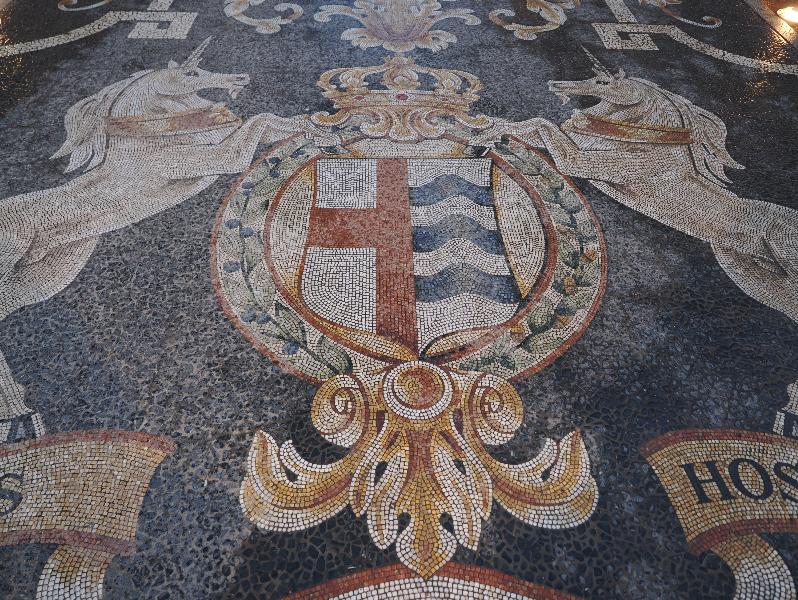 Stresa, Italy: Grand Hotel Des Iles Borromees: pavement mosaic