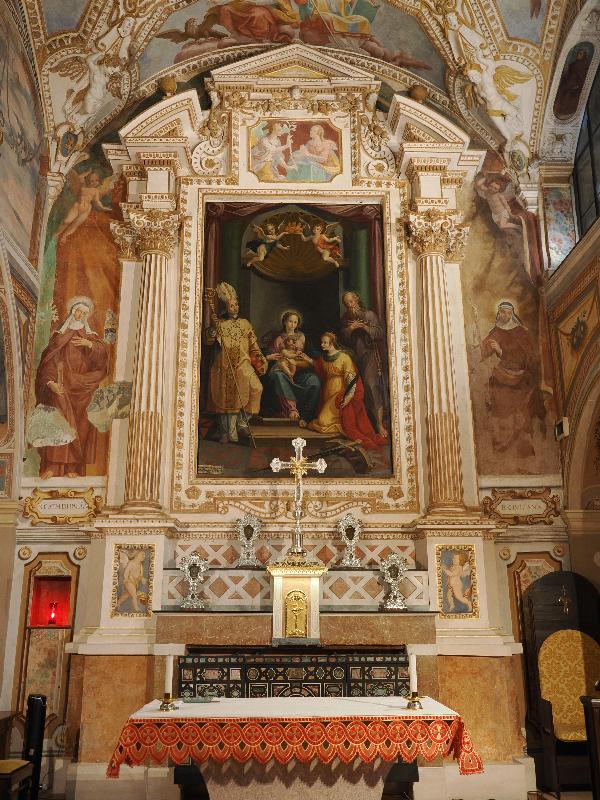 Santa Caterina del Sasso, Italy: chapel: high altar (painting, the blessed Albert attending the mystical marriage of Saint Catherine, 1612 by Giovanni Battista de Advocatis)