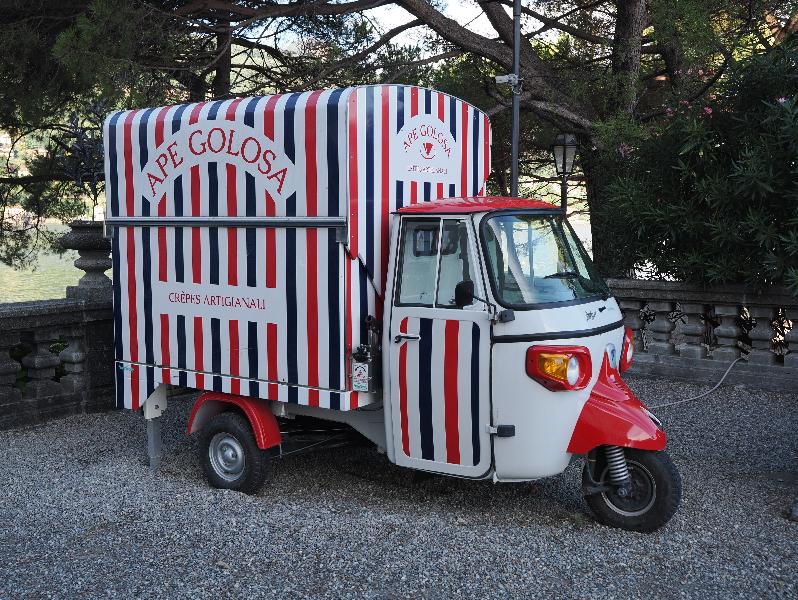 Isola Bella, Italy: Palazzo Borromeo: food van