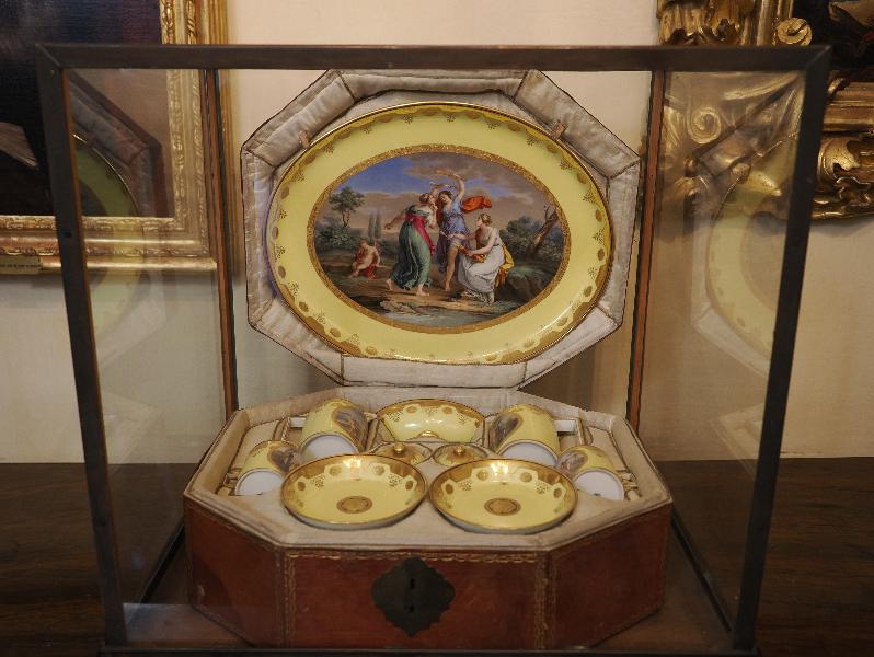 Isola Bella, Italy: Palazzo Borromeo, Sala delle Medaglie (Medal Room): china service