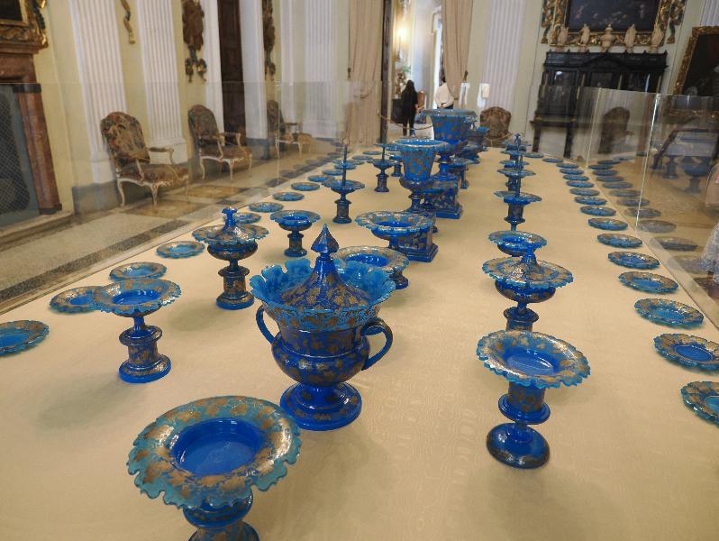 Isola Bella, Italy: Palazzo Borromeo, Sala delle Medaglie (Medal Room): dining service