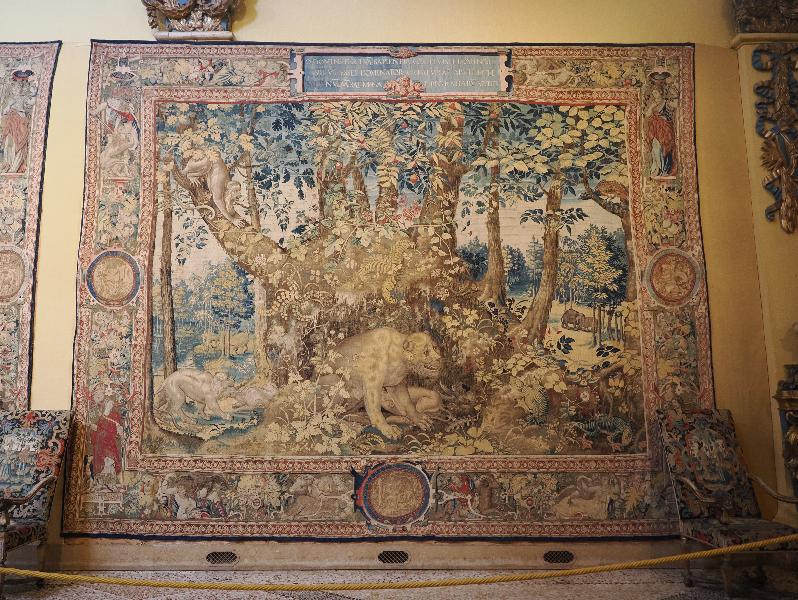 Isola Bella, Italy: Palazzo Borromeo, La Galleria degli Arazzi (The Tapestry Gallery): lioness feeding her cub (16th century Flemish)