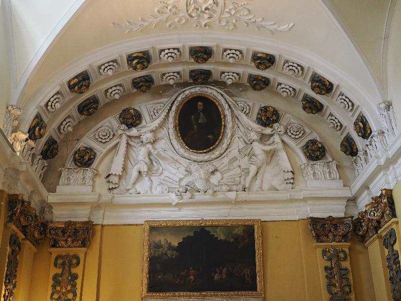 Isola Bella, Italy: Palazzo Borromeo, La Galleria degli Arazzi (The Tapestry Gallery): wall decoration