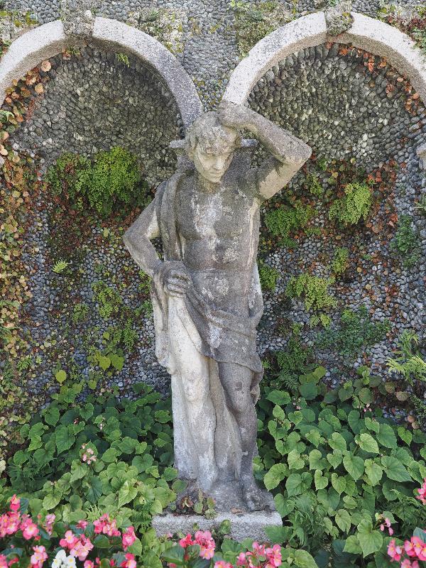 Isola Bella, Italy: Palazzo Borromeo, garden: figure of man