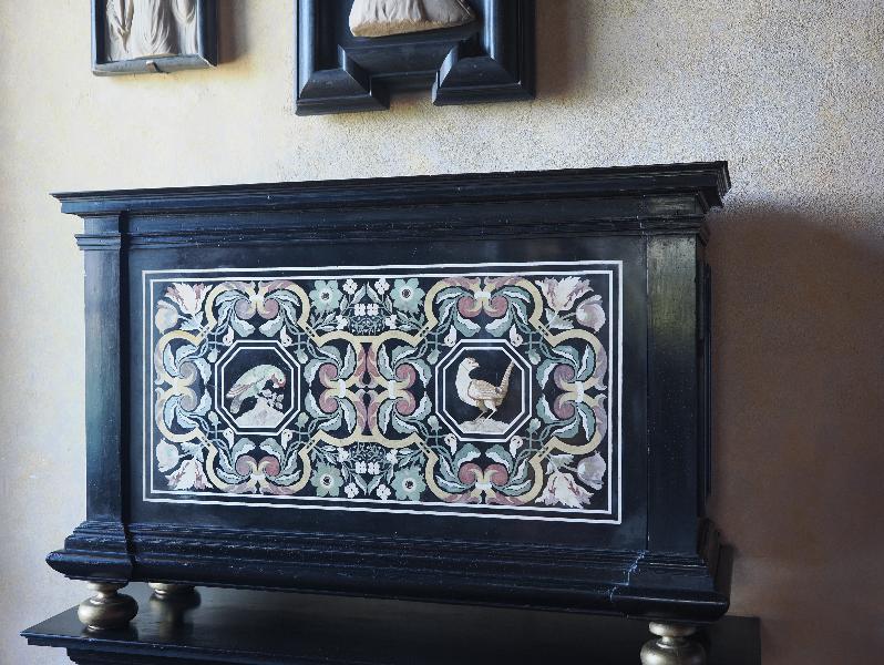 Isola Madre, Italy: Palazzo Borromeo, Sala del Camino (The Fireplace's Room): cabinet