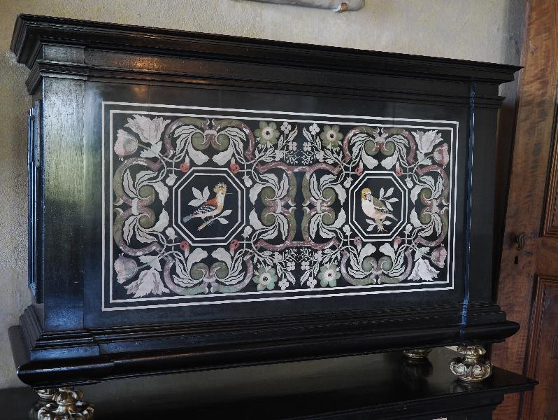 Isola Madre, Italy: Palazzo Borromeo, Sala del Camino (The Fireplace's Room): cabinet