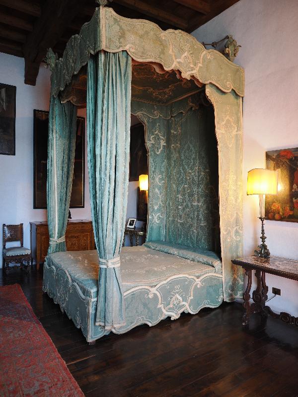 Isola Madre, Italy: Palazzo Borromeo, Stanza da letto verde (Green Bedroom): bed