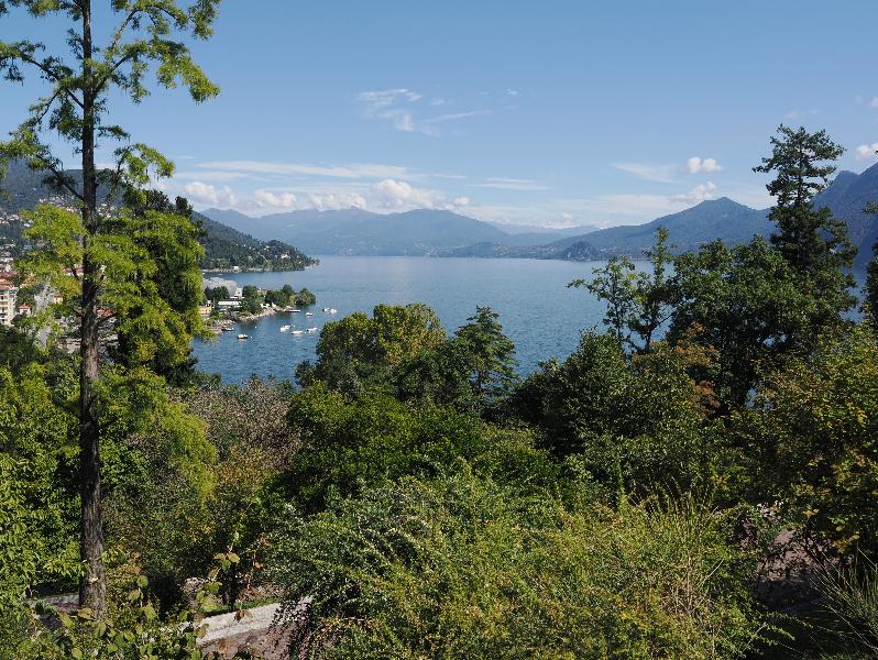 Verbania, Italy: Giardini Botanici di Villa Taranto: view of lake