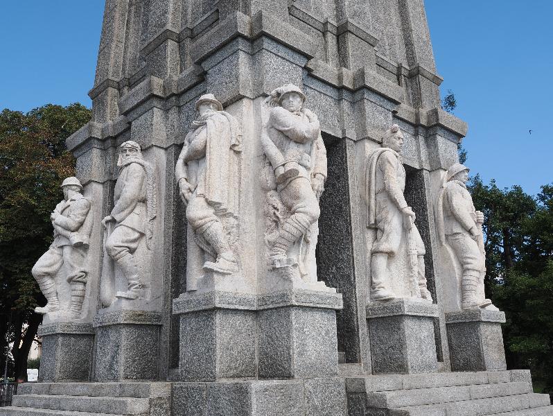 Pallanza, Italy: Mausoleo (Count Luigi) Cadorna: base (1932, sculptor Arturo Dazzi)