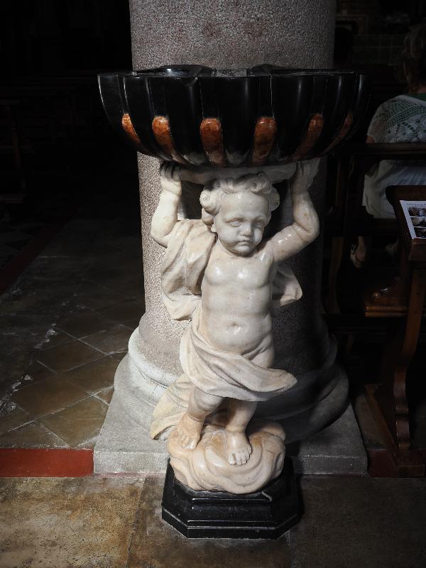 Pallanza, Italy: Church of San Leonardo: holy water font
