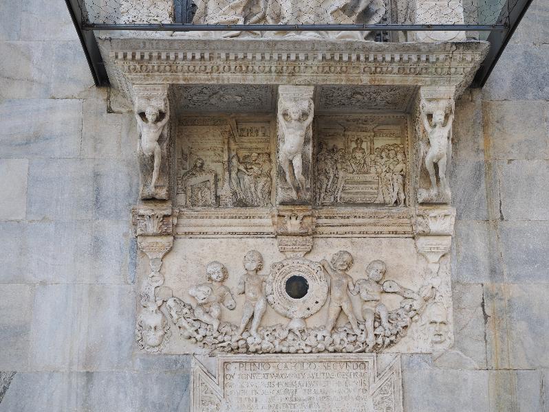Como, Italy: Cattedrale di Santa Maria Assunta: large sculptural piece to right of central entrance, detail