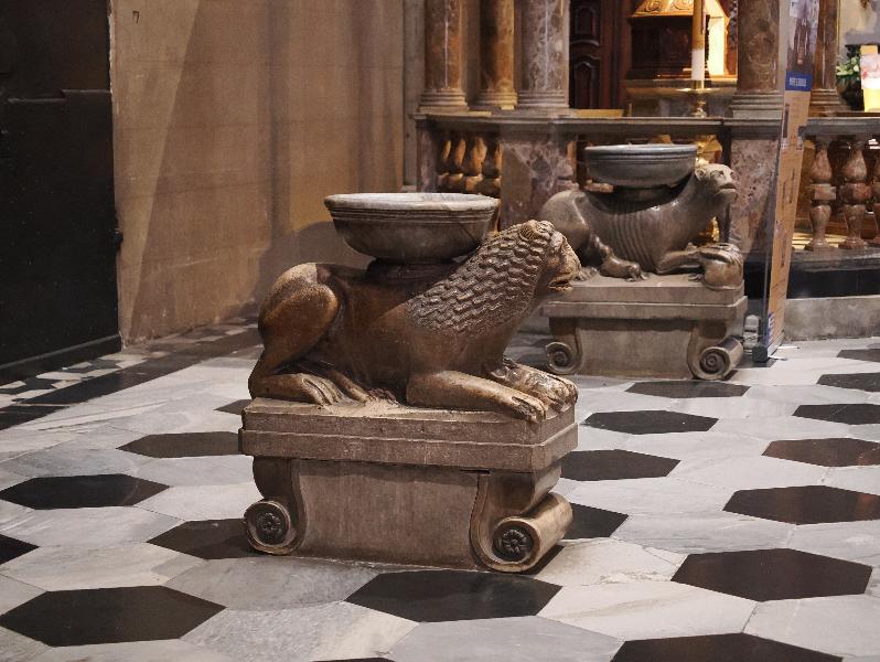 Como, Italy: Cattedrale di Santa Maria Assunta: holy water fonts, lion support