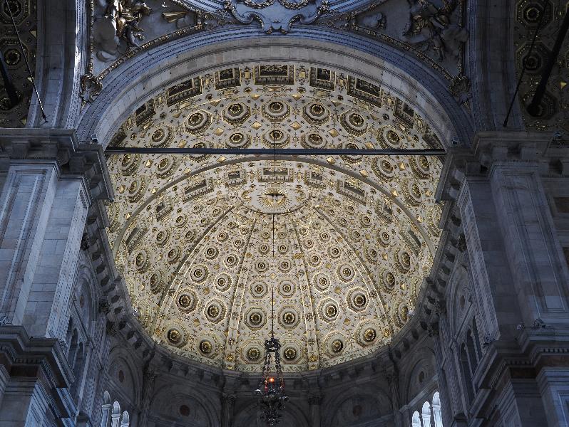 Como, Italy: Cattedrale di Santa Maria Assunta: chancel ceiling