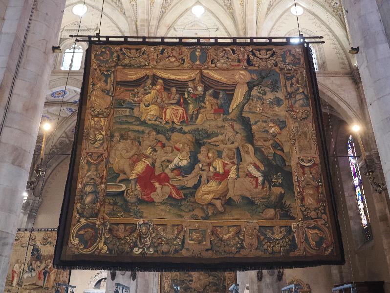 Como, Italy: Cattedrale di Santa Maria Assunta: picnic
