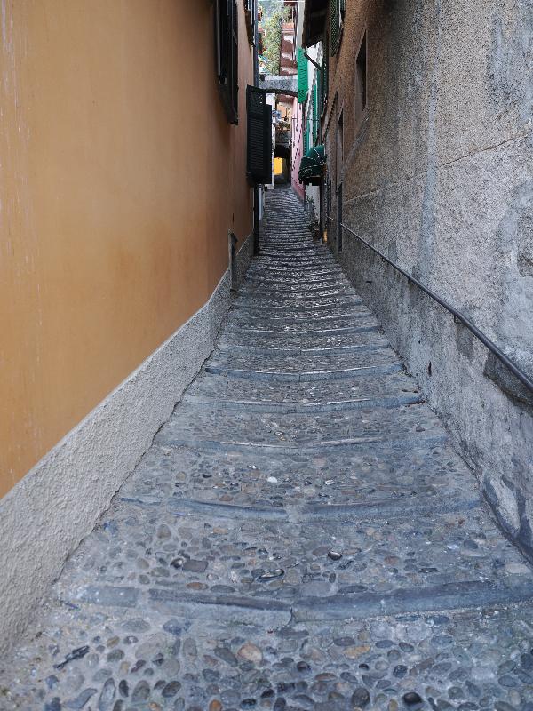 Varenna, Italy: Contrada dei Cavalli: view up steps