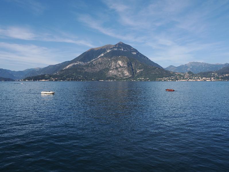 Varenna, Italy: Villa Monastero, garden: view across lake