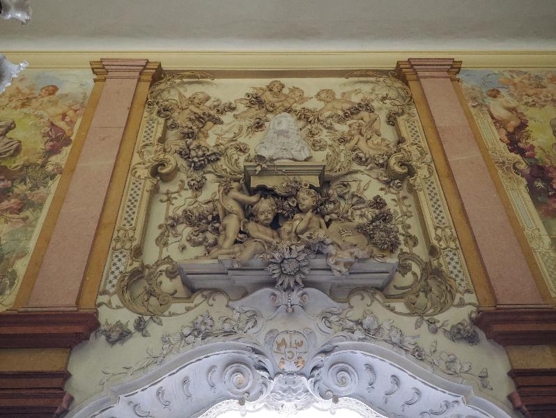 Varenna, Italy: Villa Monastero, Staircase: decoration over stairs