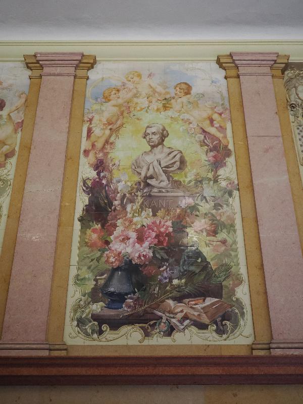 Varenna, Italy: Villa Monastero, Staircase: majolica panel, Kant (ca. 1900)