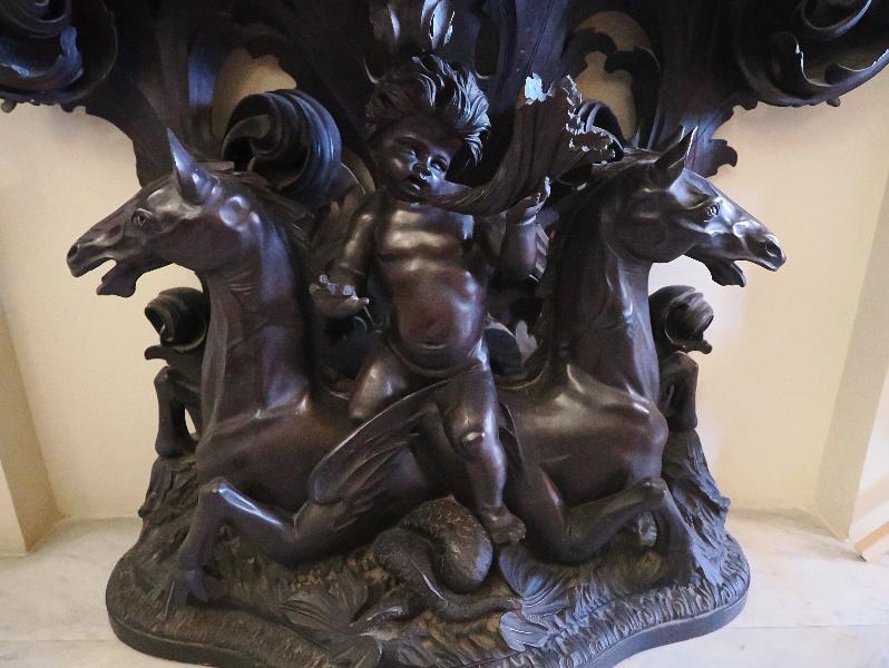 Varenna, Italy: Villa Monastero, Staircase: putti and horses, underneath side table