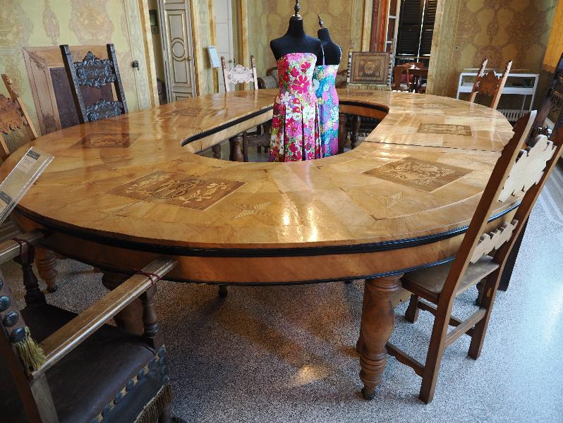Varenna, Italy: Villa Monastero, Council Chamber: walnut table (first half of 19th century)