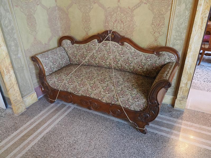 Varenna, Italy: Villa Monastero, Parlour: sofa