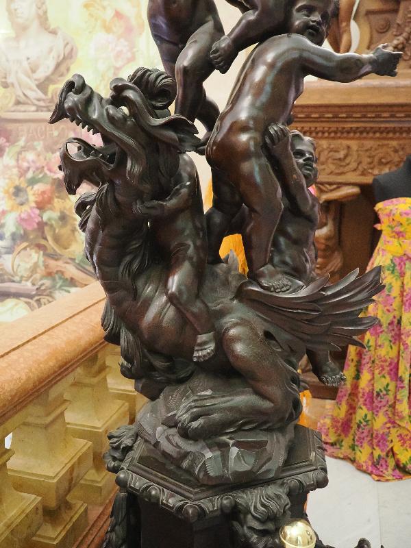 Varenna, Italy: Villa Monastero, Staircase: sculptural column, detail